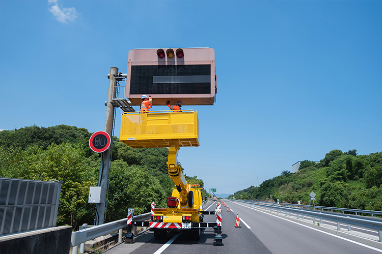 道路情報板設備点検