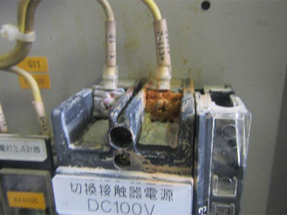 浸水により損傷した機器