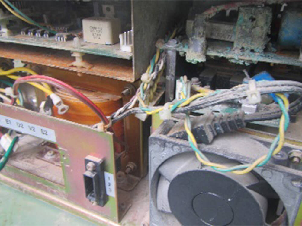 浸水により損傷した機器