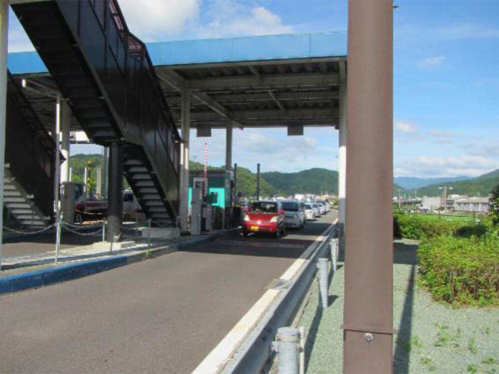 大洲料金所再開のための復旧作業