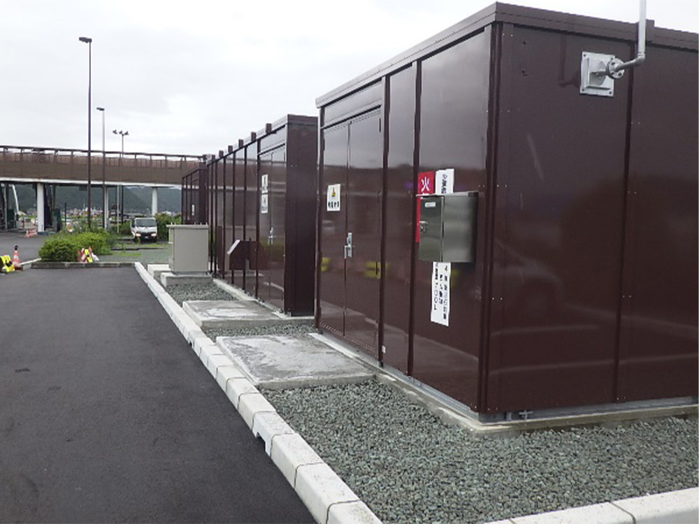 将来に備え、配電盤等を収容した施設を高台に新設